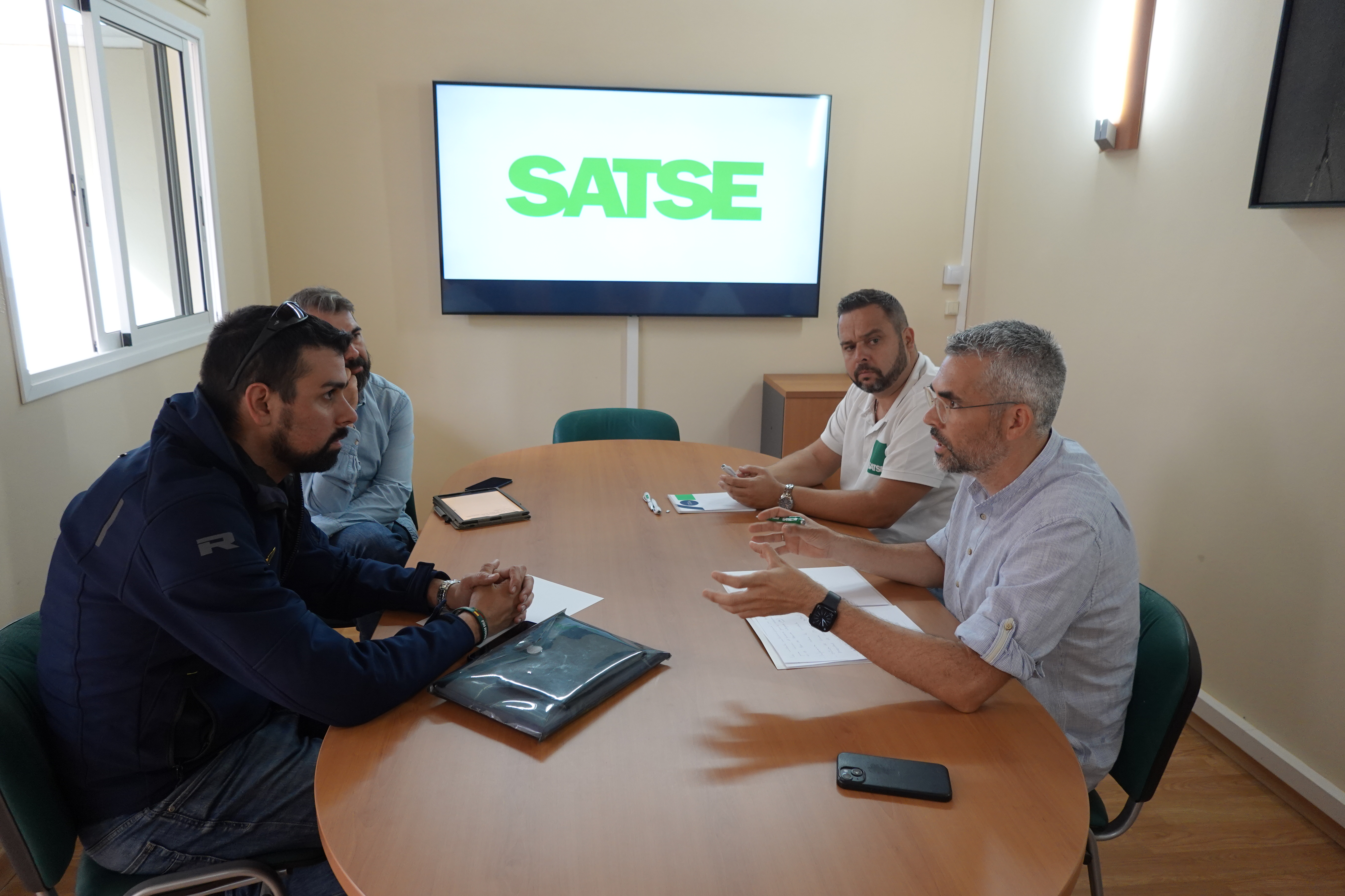 Yoel Hernández , secretario general autonómico de SATSE en Canarias, se reúne con la Asociación COVID Persistente